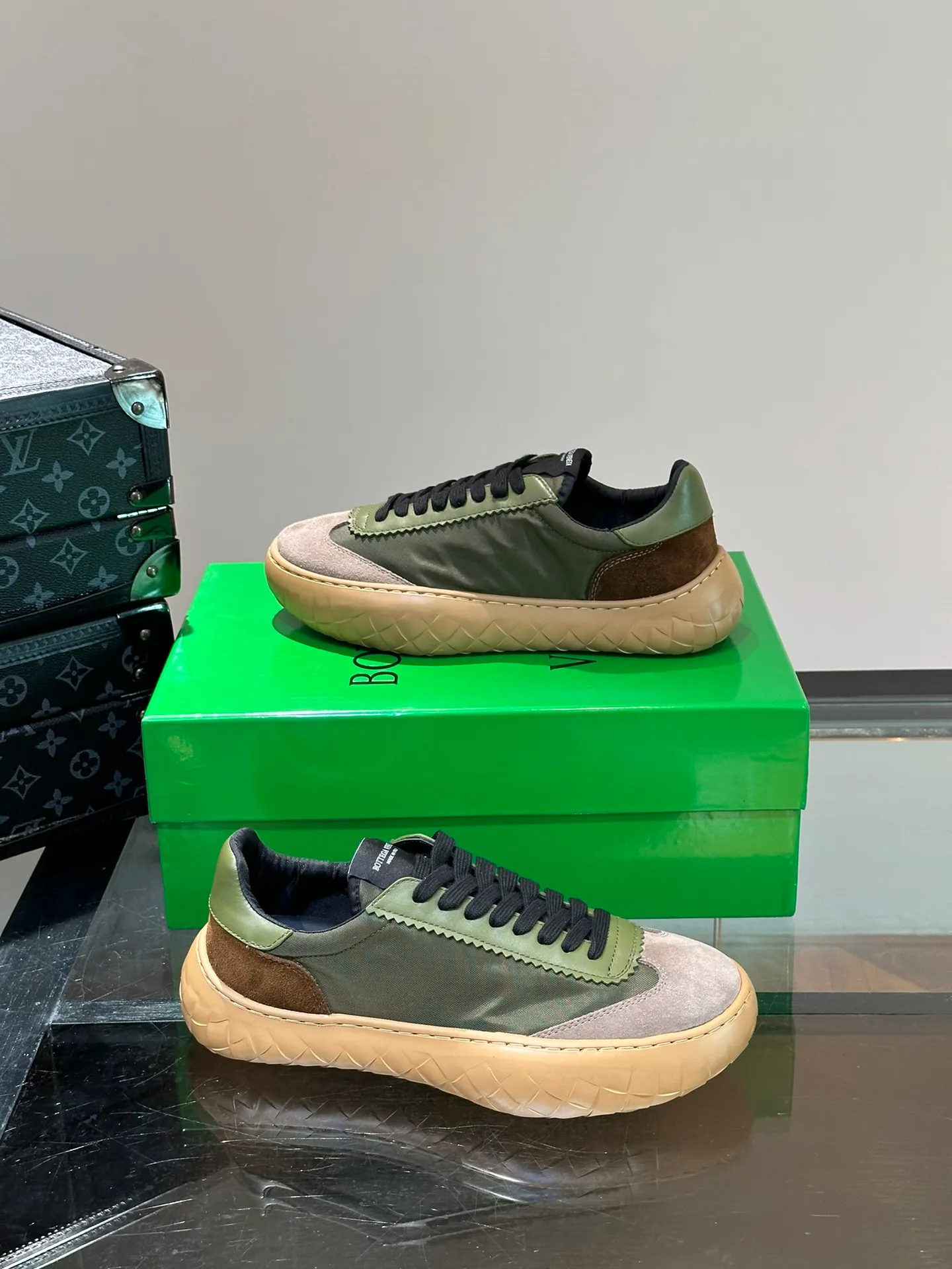 Factory price 438💰BV/Bottega Veneta🆕New men's moral training sneakers, made of Sneaker technology nylon and suede, inspired by retro basketball shoes, a new interpretation of classic sneakers, light, comfortable and breathable summer essentials, the soles are made of classic woven texture, super recognizable, nylon suede stitching, full of texture! Size: 38-44, (45 customized)
